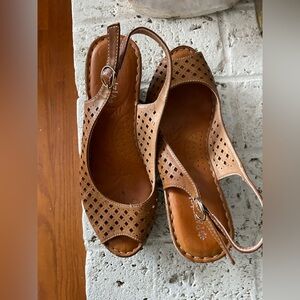 PATRIZIA Women's Candace Sandal Leather